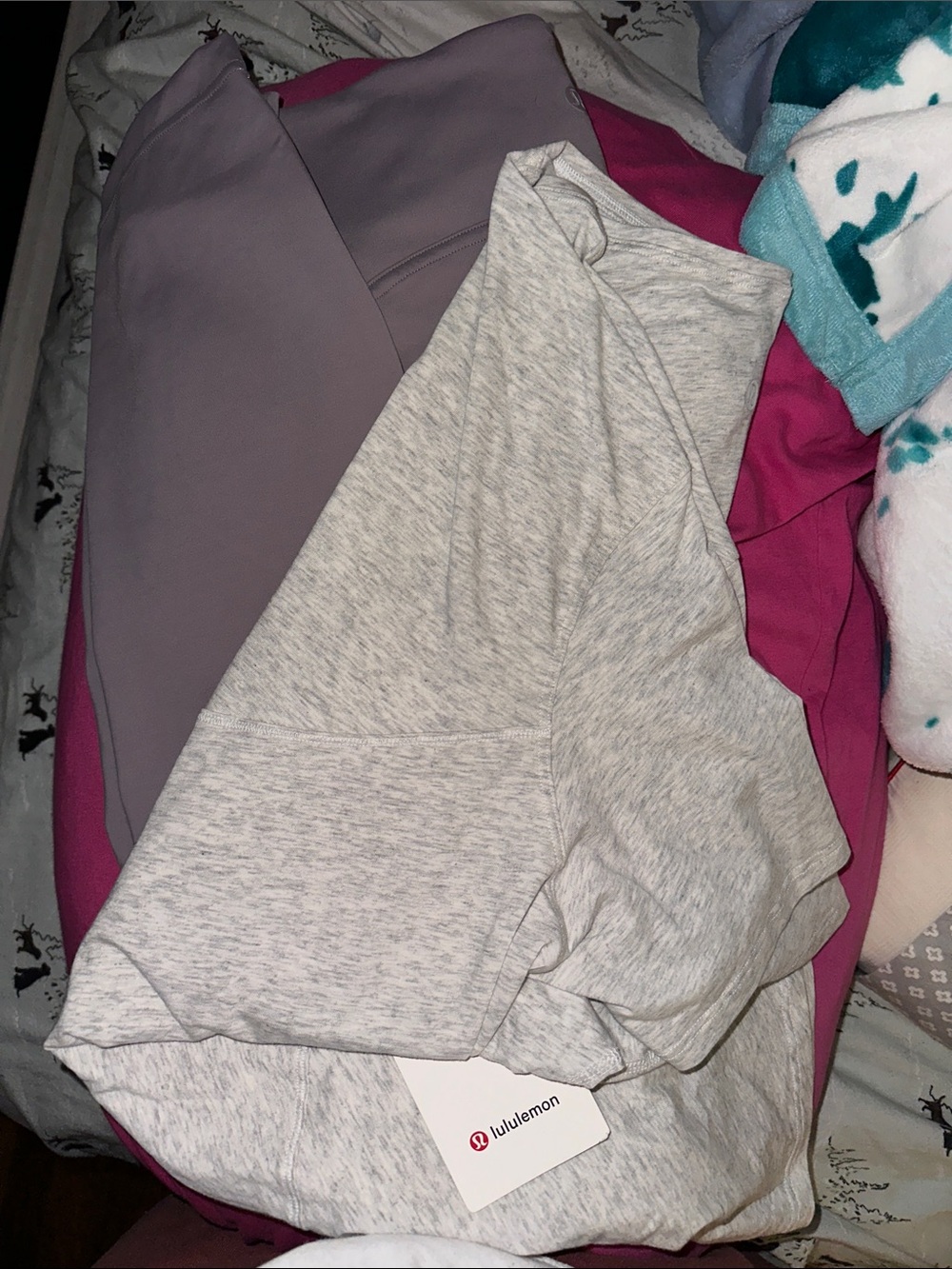 Lululemon Heathered Light Gray Top / legging combo